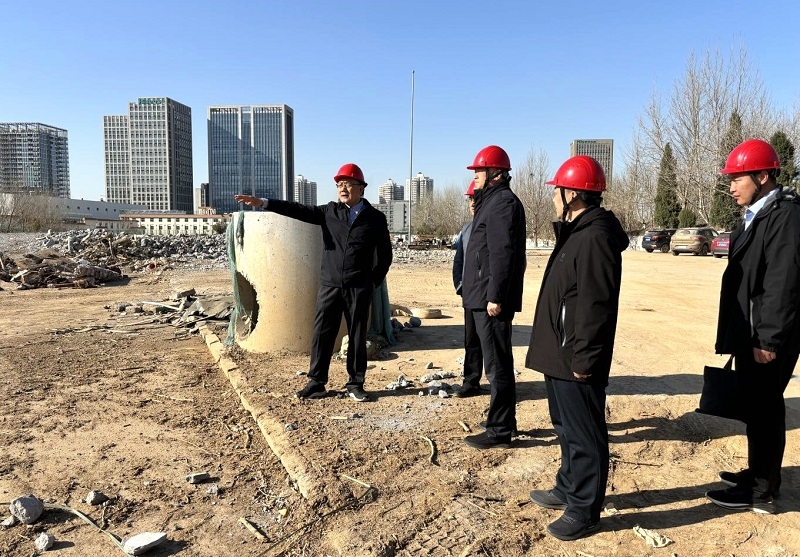 谭书记到高新校区调研指导山东省全民终身学习中心项目建设.jpg