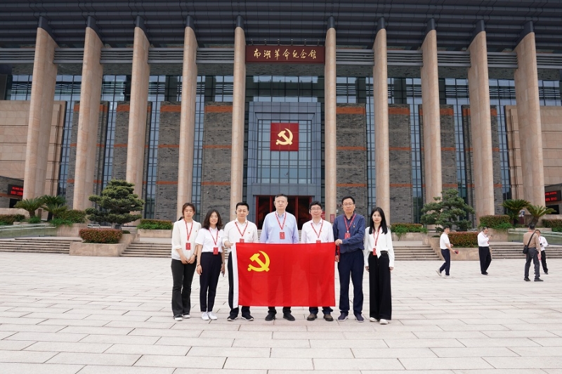 南湖革命纪念馆合影_副本2.jpg